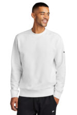 Nike Club Fleece Sleeve Swoosh Crew NKFD9863 White